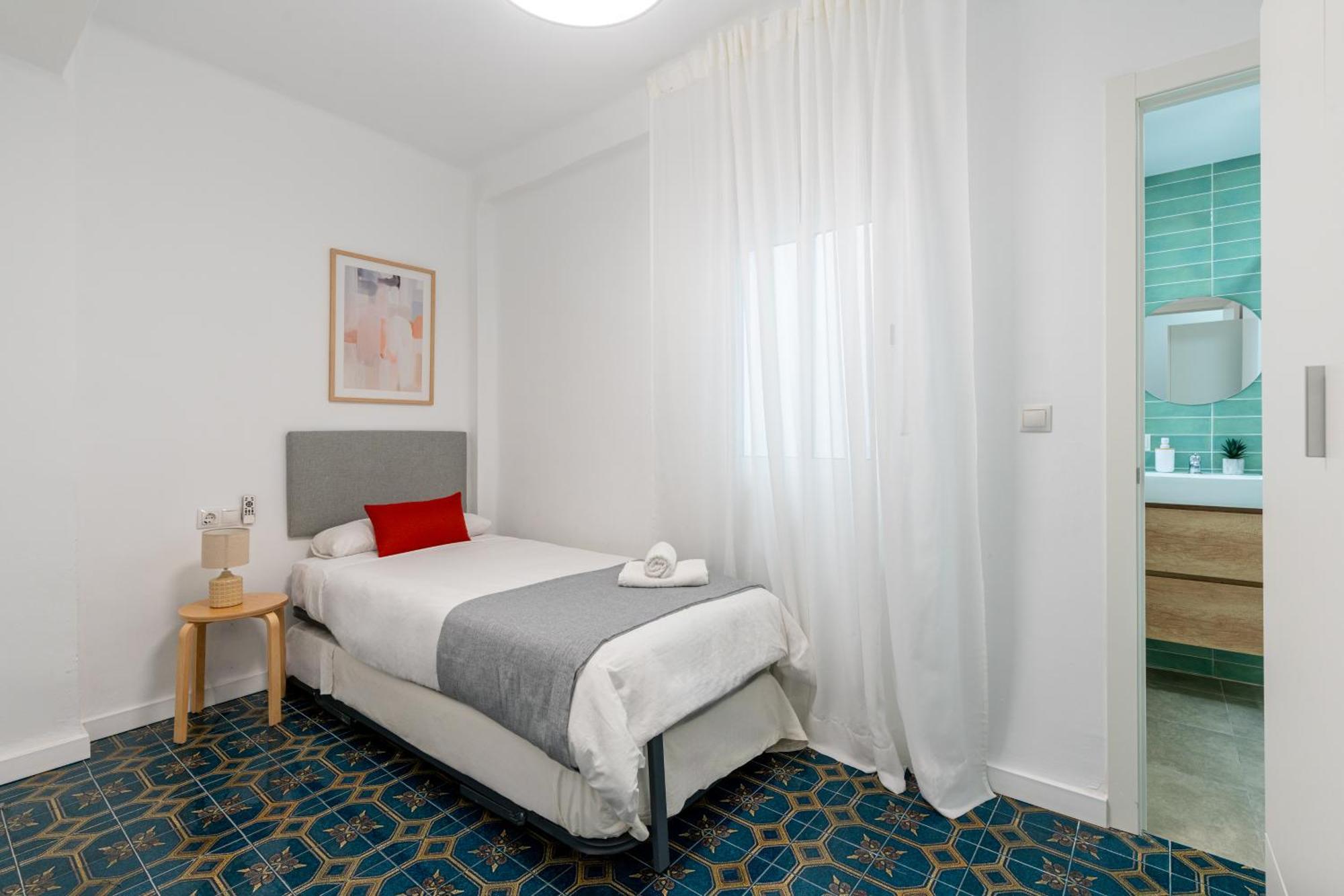 Piso Elegante Y Nuevo De 3 Habitaciones Y 2 Banos เซบีญา ภายนอก รูปภาพ