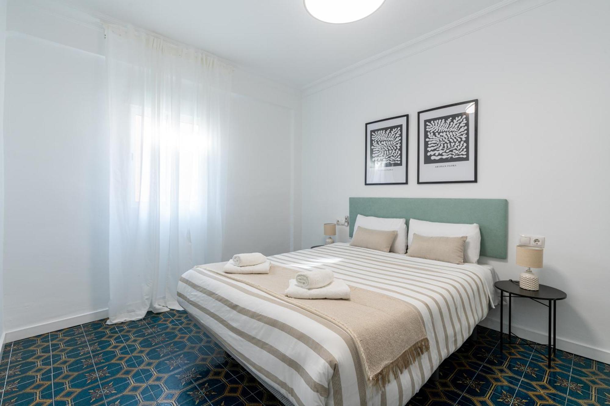 Piso Elegante Y Nuevo De 3 Habitaciones Y 2 Banos เซบีญา ภายนอก รูปภาพ