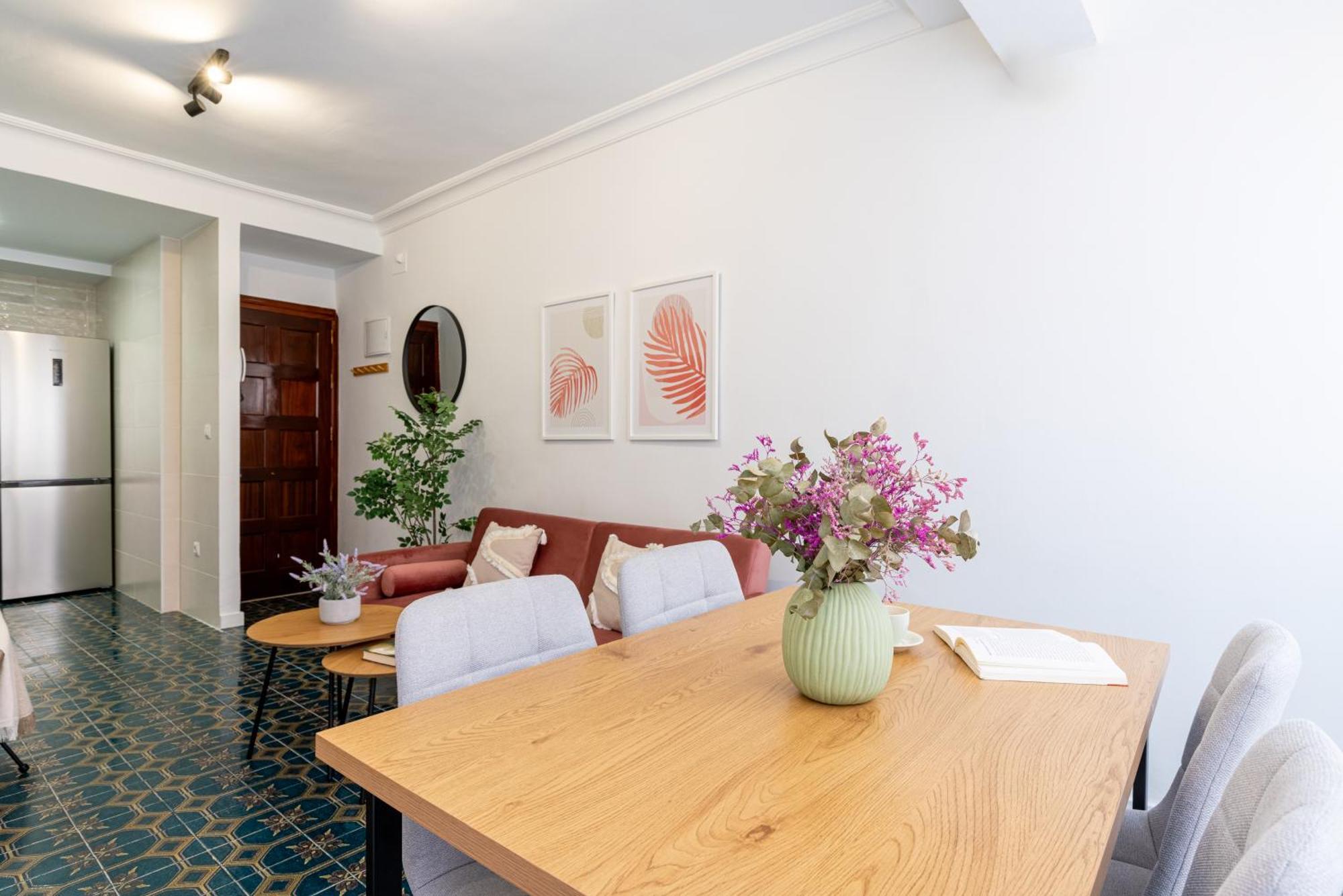Piso Elegante Y Nuevo De 3 Habitaciones Y 2 Banos เซบีญา ภายนอก รูปภาพ