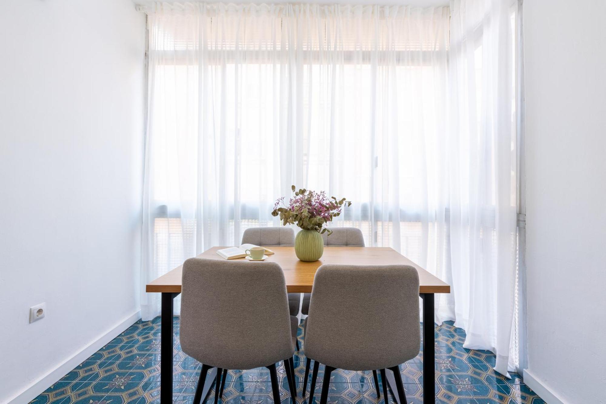 Piso Elegante Y Nuevo De 3 Habitaciones Y 2 Banos เซบีญา ภายนอก รูปภาพ