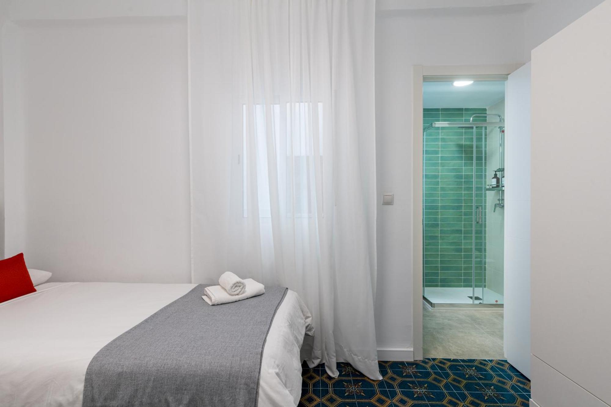 Piso Elegante Y Nuevo De 3 Habitaciones Y 2 Banos เซบีญา ภายนอก รูปภาพ
