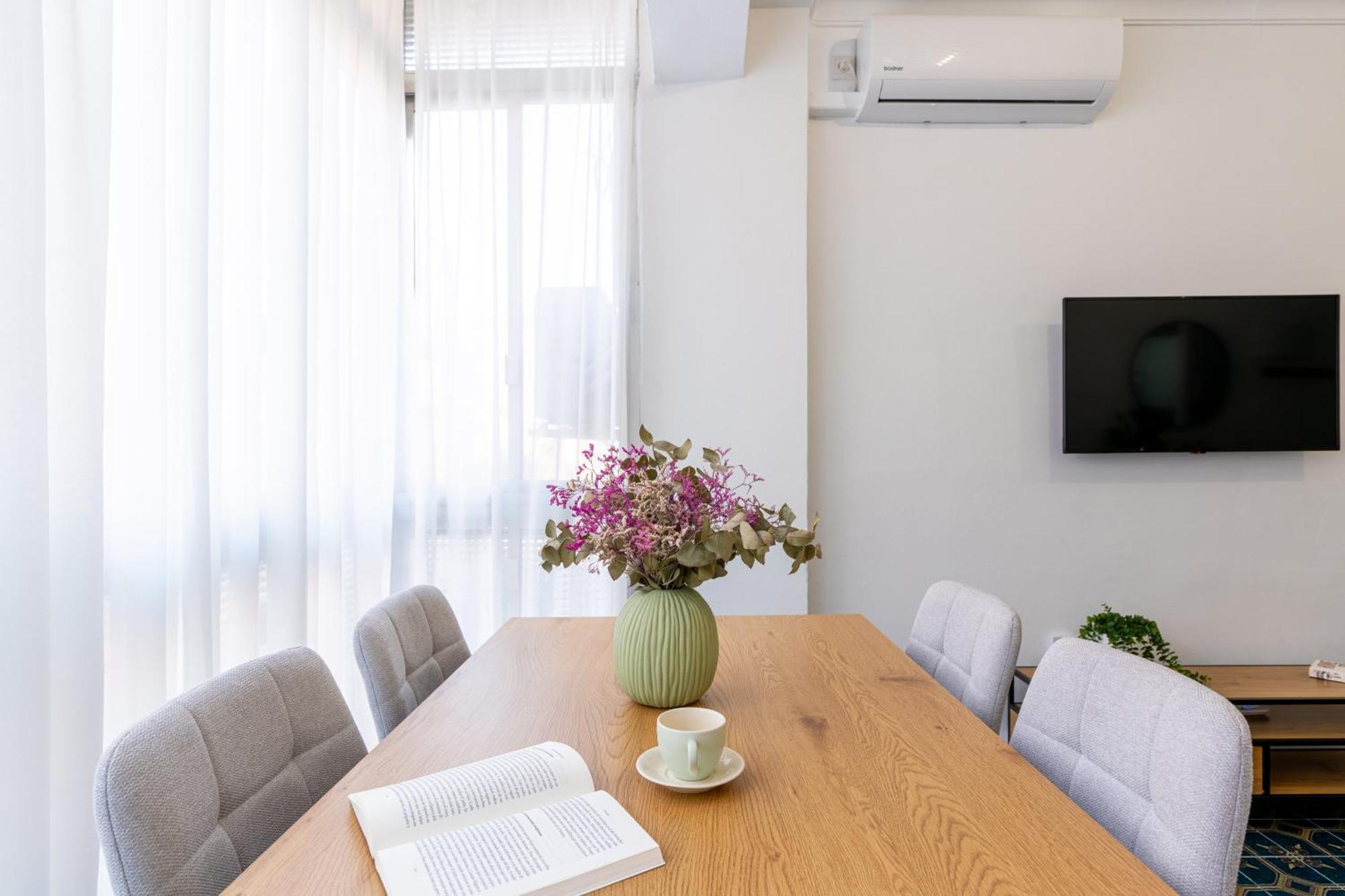 Piso Elegante Y Nuevo De 3 Habitaciones Y 2 Banos เซบีญา ภายนอก รูปภาพ