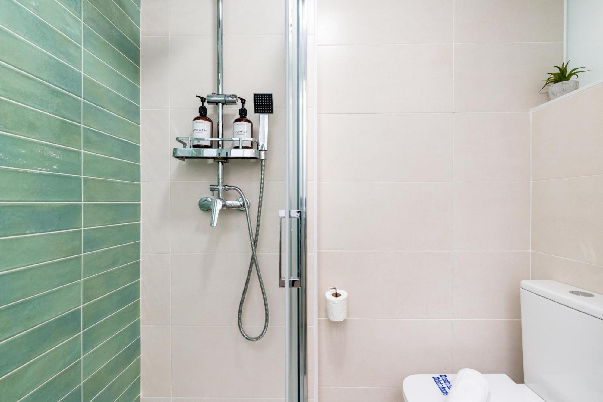 Piso Elegante Y Nuevo De 3 Habitaciones Y 2 Banos เซบีญา ภายนอก รูปภาพ