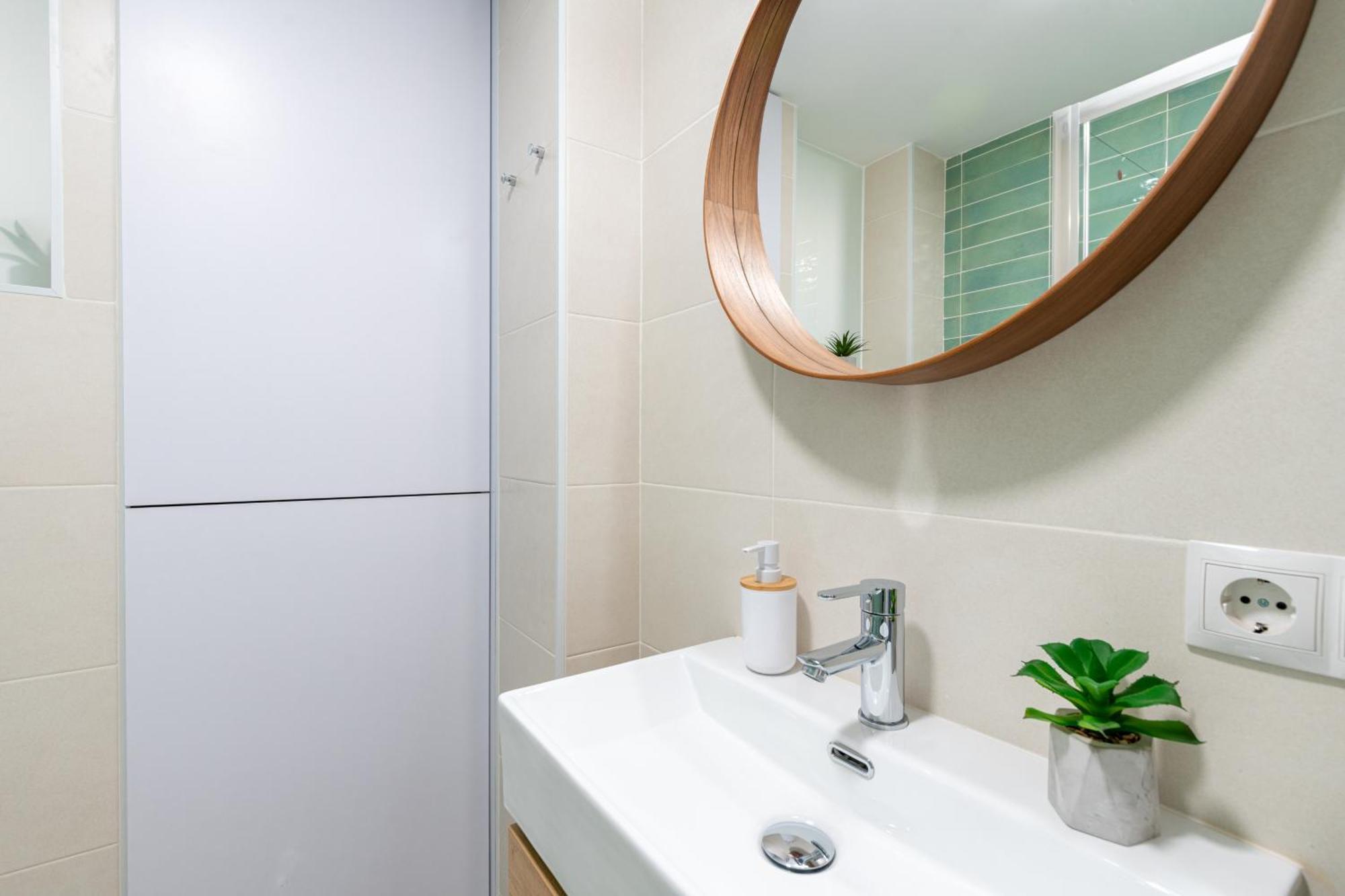 Piso Elegante Y Nuevo De 3 Habitaciones Y 2 Banos เซบีญา ภายนอก รูปภาพ